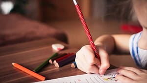 مشروع قانون جديد: تقليص ساعات الدراسة من يوم كامل إلى نصف يوم