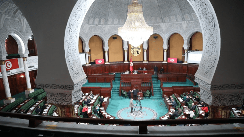 مقترح قانون استثنائي لانتداب أصحاب الشهائد العليا الذين طالت بطالتهم في تونس